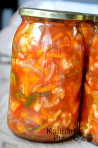 Sałatka z kalafiora w zalewie pomidorowej - do słoików na zimę