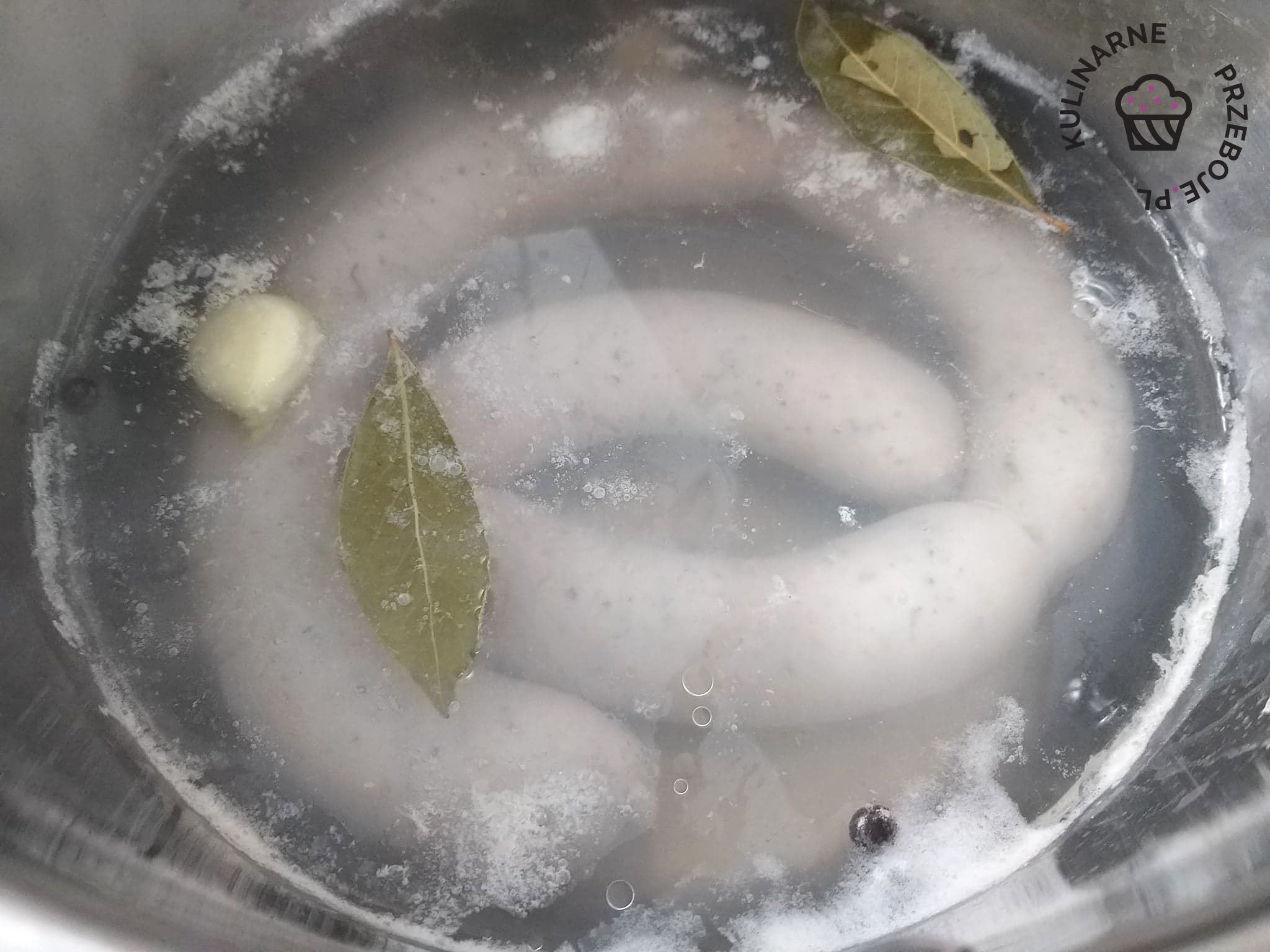 gotowanie parzenie białej kiełbasy